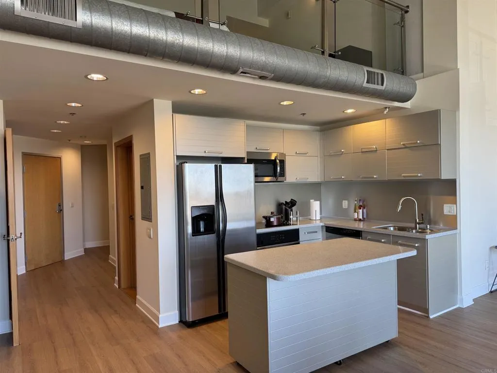 550 Seagaze Drive 23, Oceanside, California 92054 — photo 4