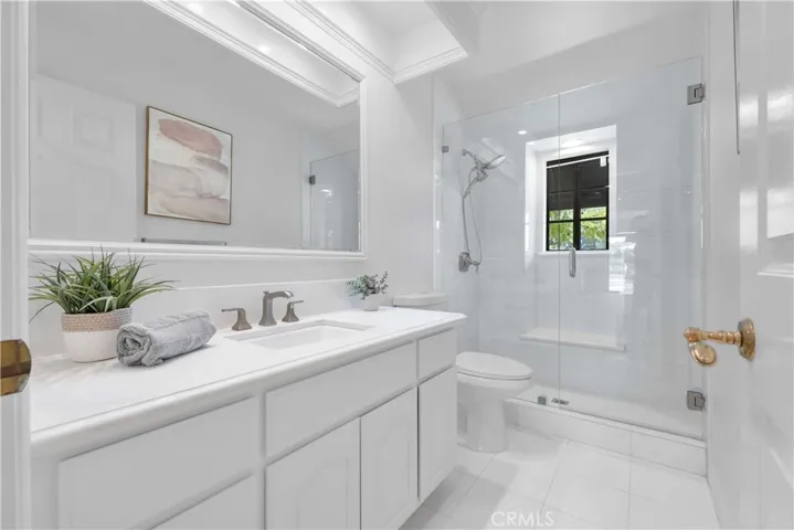 Hallway - Full Bathroom w/ Walk-in Shower