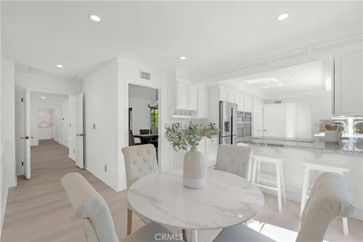Eat-in Breakfast Nook