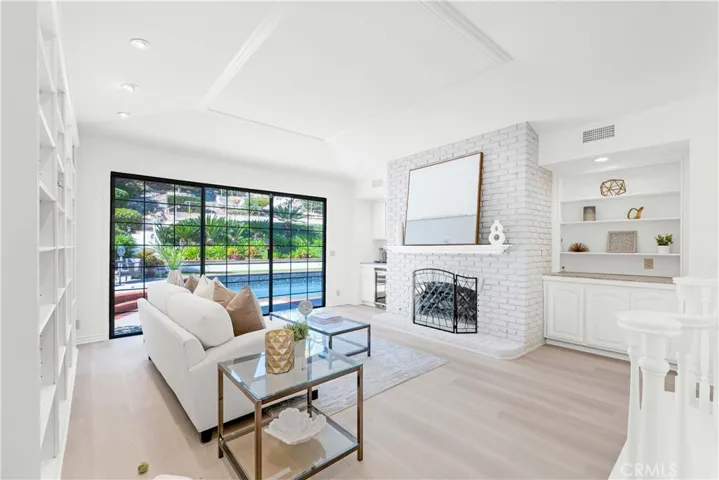 Family Room w/ Gas Fireplace