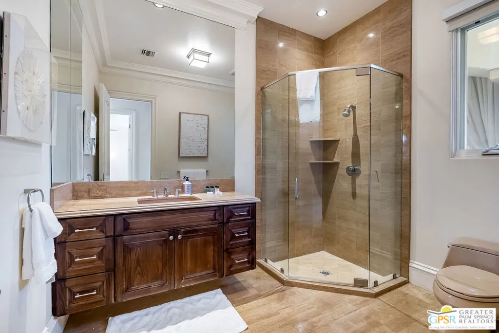 Guest Bathroom - First Floor