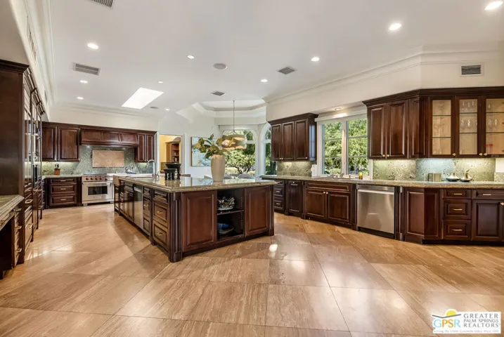 Main Kitchen with ample storag