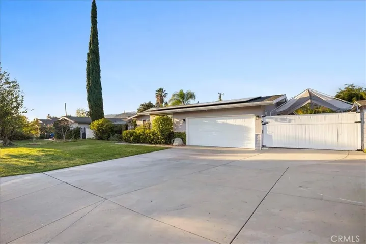 Attached 2-car garage with a newer garage door & automatic opener. Room to ma park many vehicles.