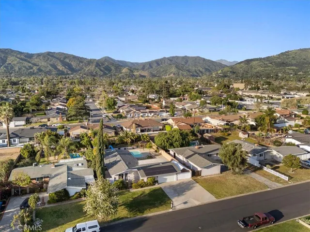 Another view of beautiful Glendora and this neighborhood.