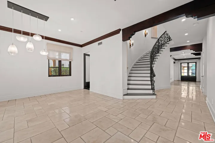 305 N Palm Drive, Beverly Hills, California 90210