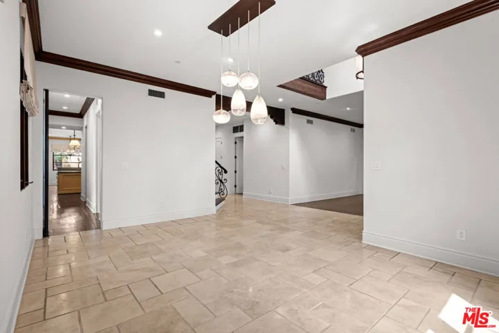 305 N Palm Drive, Beverly Hills, California 90210