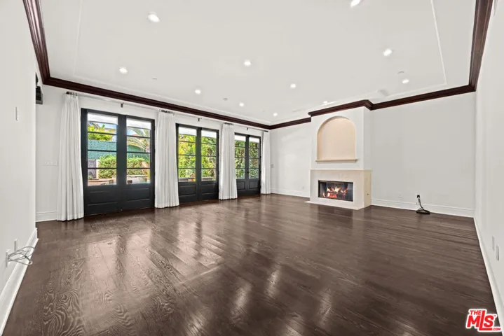 305 N Palm Drive, Beverly Hills, California 90210