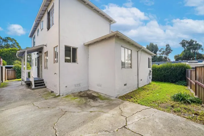7876 Bancroft Avenue, Oakland, California 94605