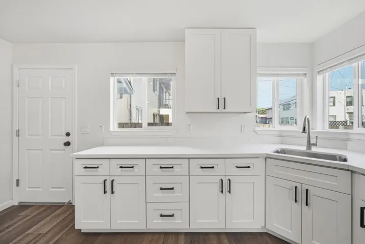 7876 Bancroft Avenue, Oakland, California 94605