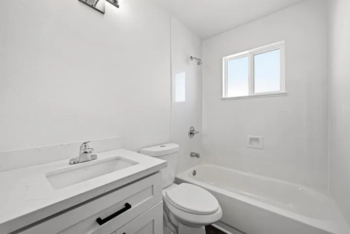 7876 Bancroft Avenue, Oakland, California 94605