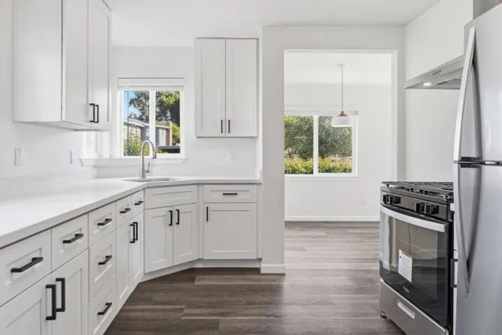 7876 Bancroft Avenue, Oakland, California 94605