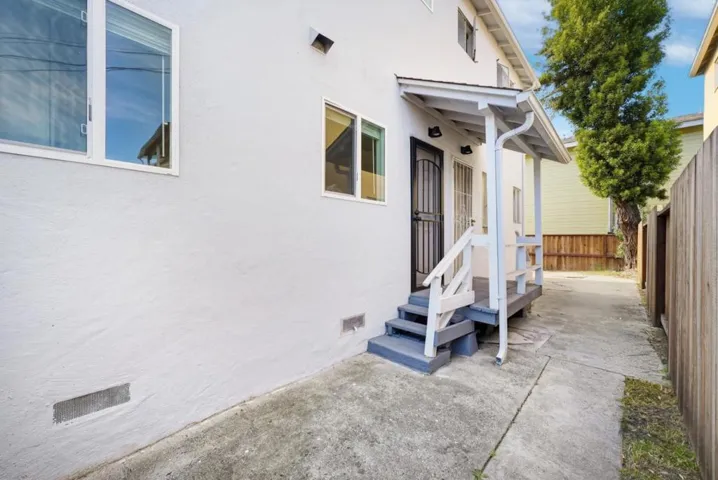 7876 Bancroft Avenue, Oakland, California 94605