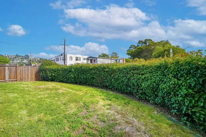 7876 Bancroft Avenue, Oakland, California 94605
