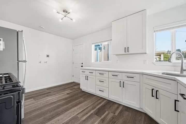 7876 Bancroft Avenue, Oakland, California 94605