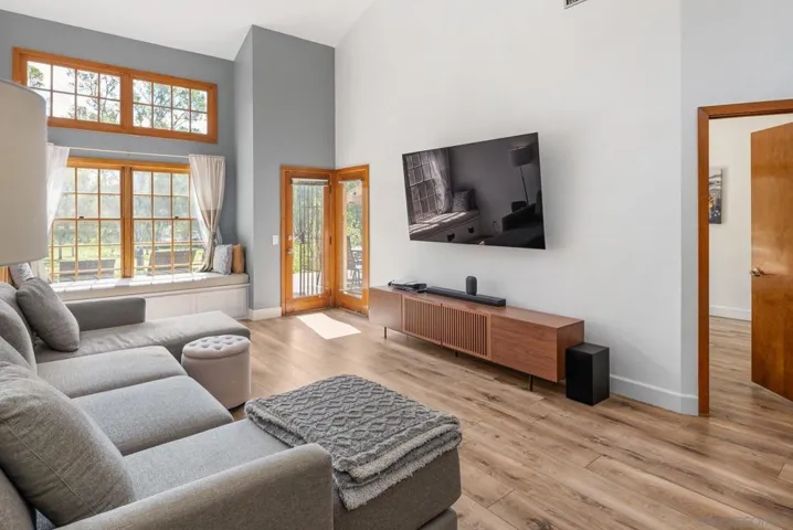 8647 Circle R Valley Ln, Escondido, California 92026