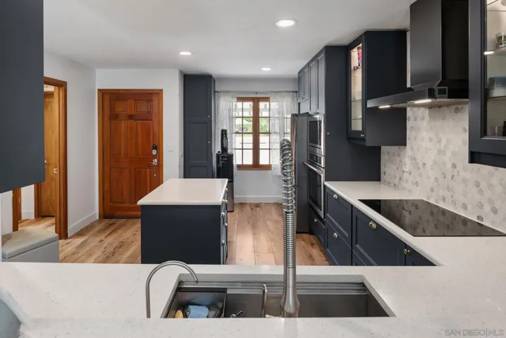 8647 Circle R Valley Ln, Escondido, California 92026