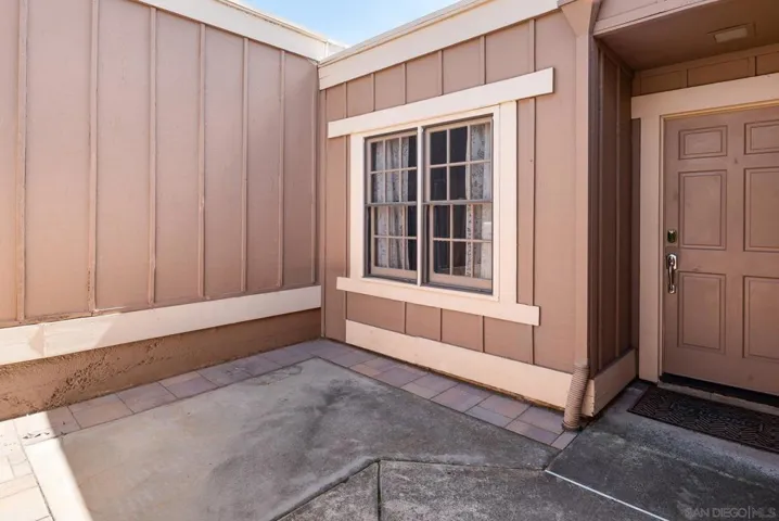 8647 Circle R Valley Ln, Escondido, California 92026