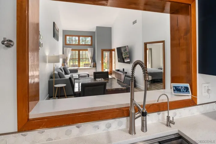 8647 Circle R Valley Ln, Escondido, California 92026