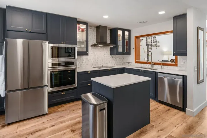 8647 Circle R Valley Ln, Escondido, California 92026