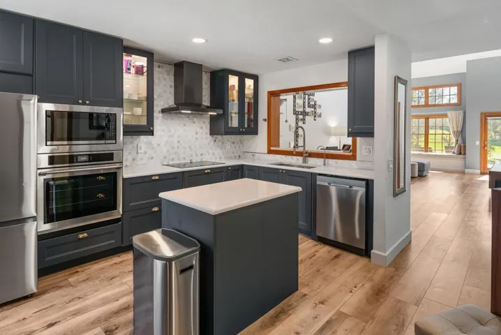 8647 Circle R Valley Ln, Escondido, California 92026