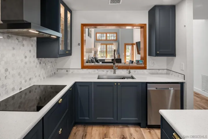 8647 Circle R Valley Ln, Escondido, California 92026
