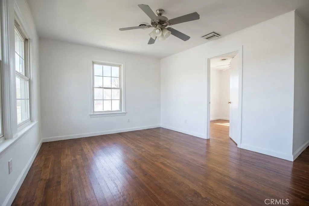 Digitally modified to show room vacant