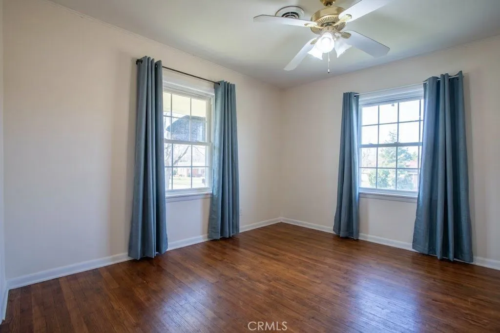 Digitally modified to show room vacant