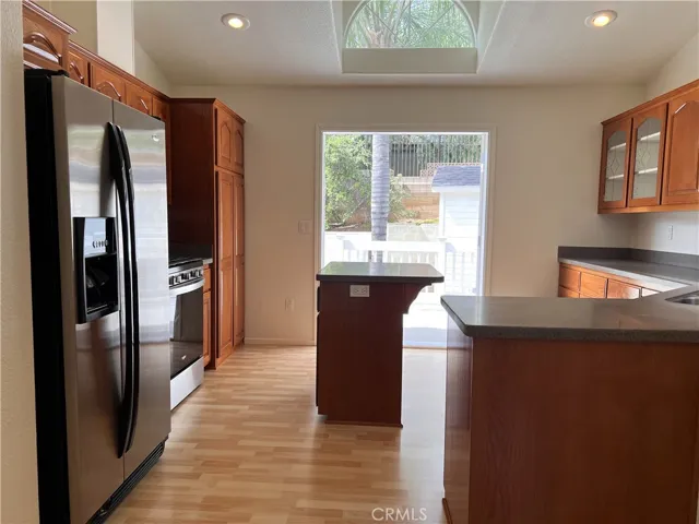 Beautiful kitchen w/center island