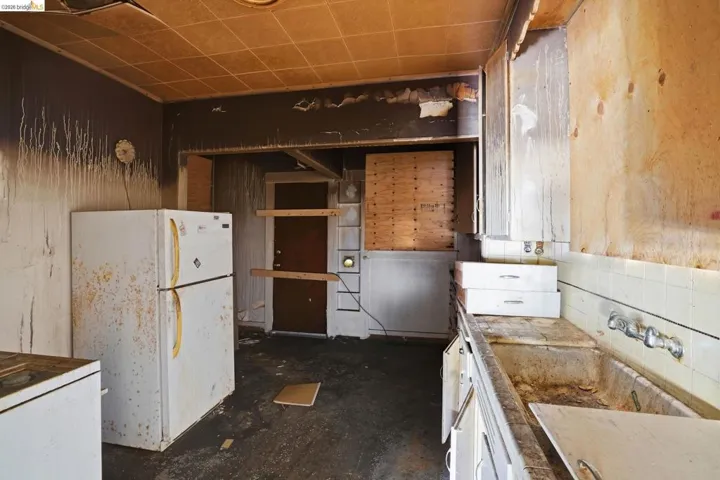 Kitchen with Eat-In Area