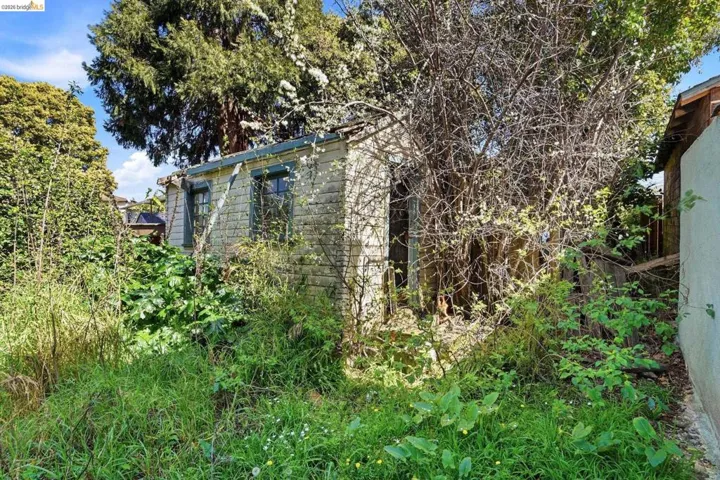 View of side of home