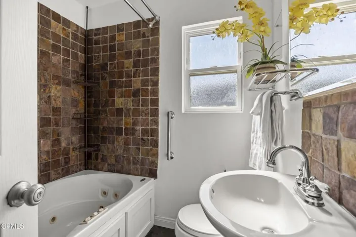 Full bathroom with jet tub