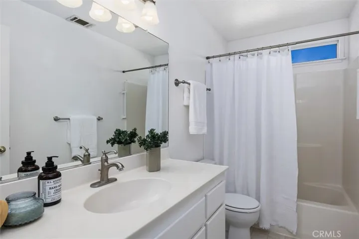 Upstairs Hall Bathroom