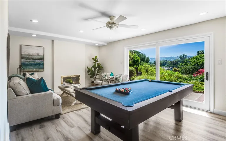 Large Family/Games Room