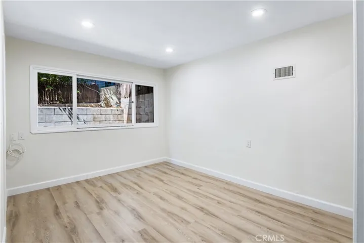 5th Bedroom (Down)