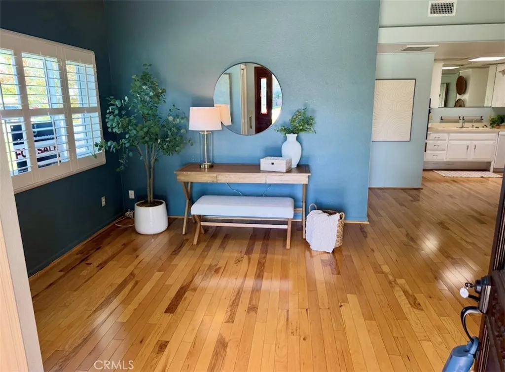 Beautiful Light & Bright entry