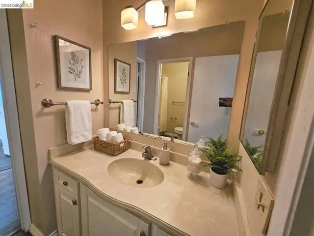 Full Bathroom - Virtual Staging