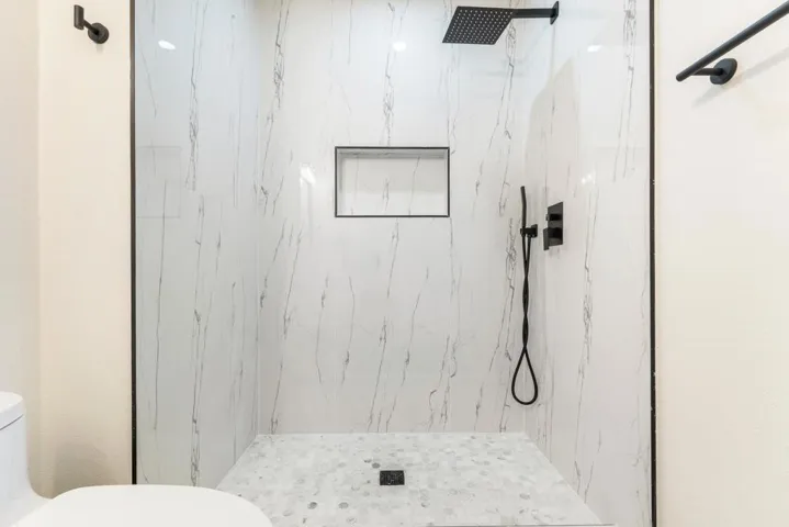 17069 N indian canyon 46-19