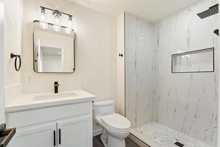 17069 N indian canyon 46-18