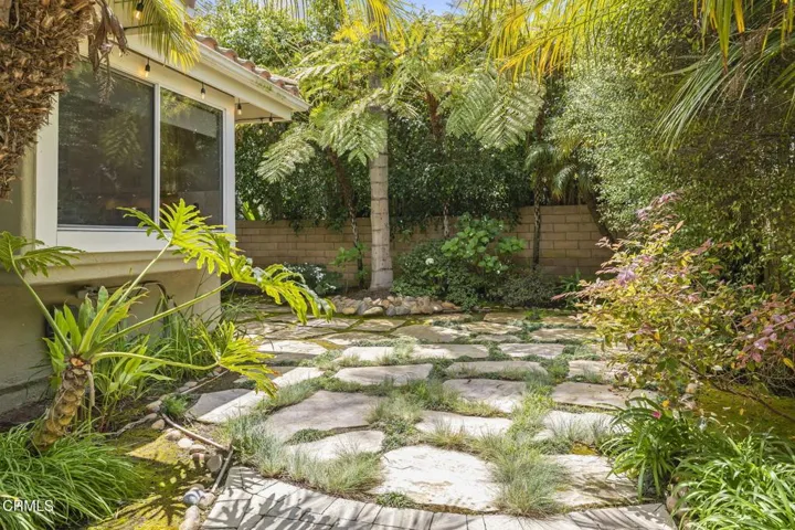 69-web-or-mls-UpmarketMedia-2113Dor-209