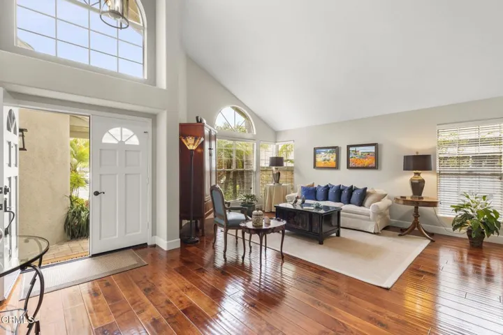 13-web-or-mls-UpmarketMedia-2113Dor-9