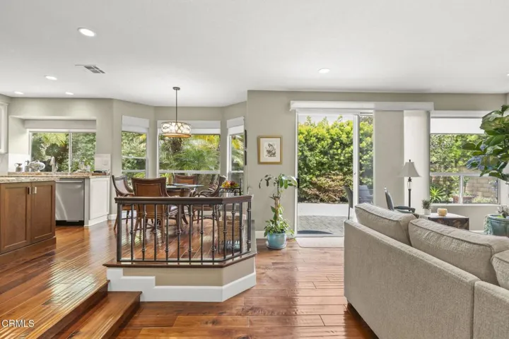 21-web-or-mls-UpmarketMedia-2113Dor-81