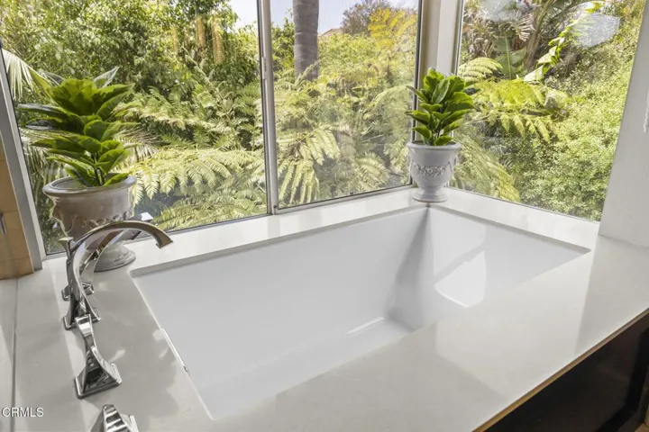 44-web-or-mls-UpmarketMedia-2113Dor-159