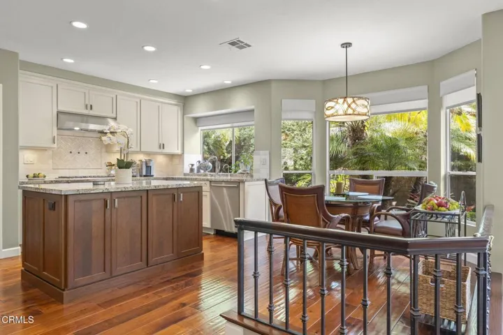 27-web-or-mls-UpmarketMedia-2113Dor-99