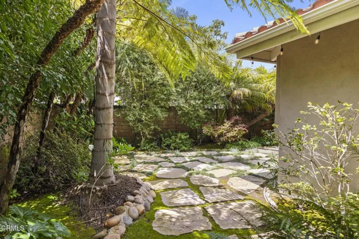 71-web-or-mls-UpmarketMedia-2113Dor-215