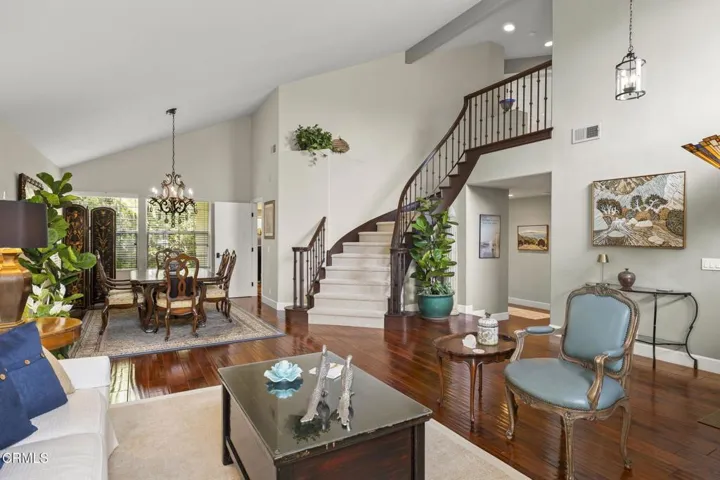 16-web-or-mls-UpmarketMedia-2113Dor-24A