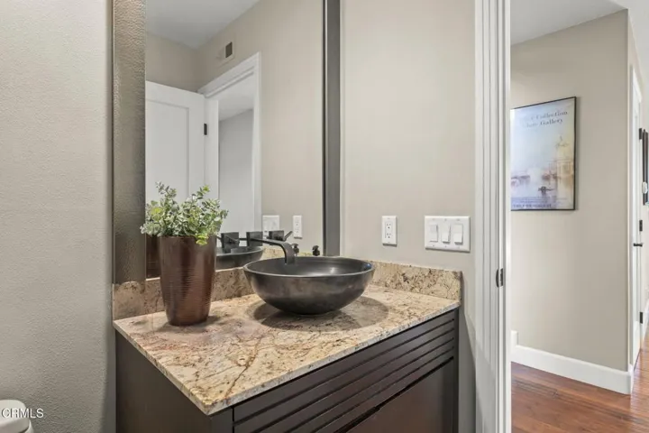 56-web-or-mls-UpmarketMedia-2113Dor-63