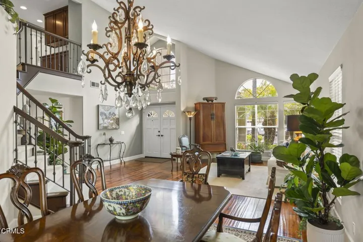 20-web-or-mls-UpmarketMedia-2113Dor-36