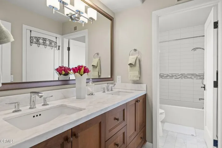 53-web-or-mls-UpmarketMedia-2113Dor-183