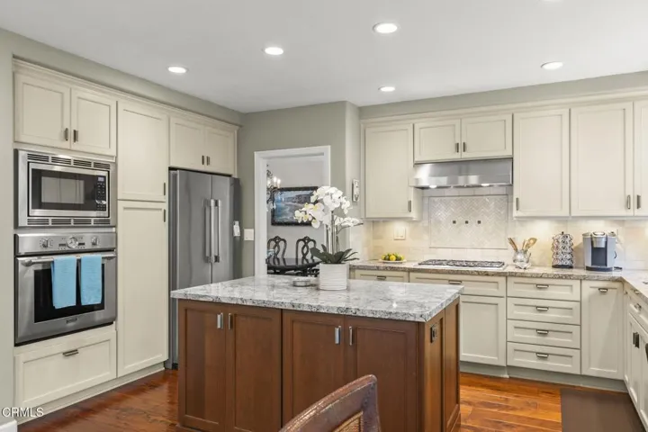 29-web-or-mls-UpmarketMedia-2113Dor-114