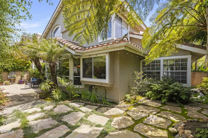 70-web-or-mls-UpmarketMedia-2113Dor-212